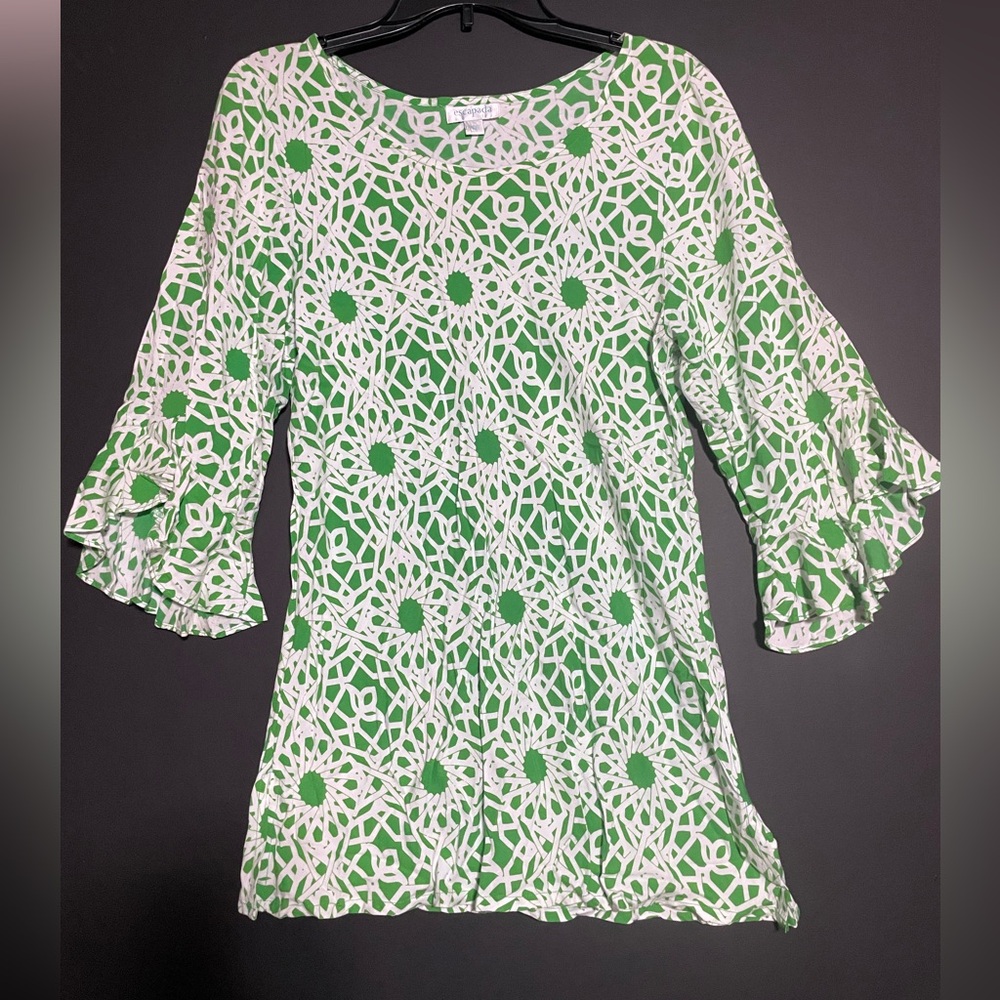 Escapada Vibrant Green and White Top